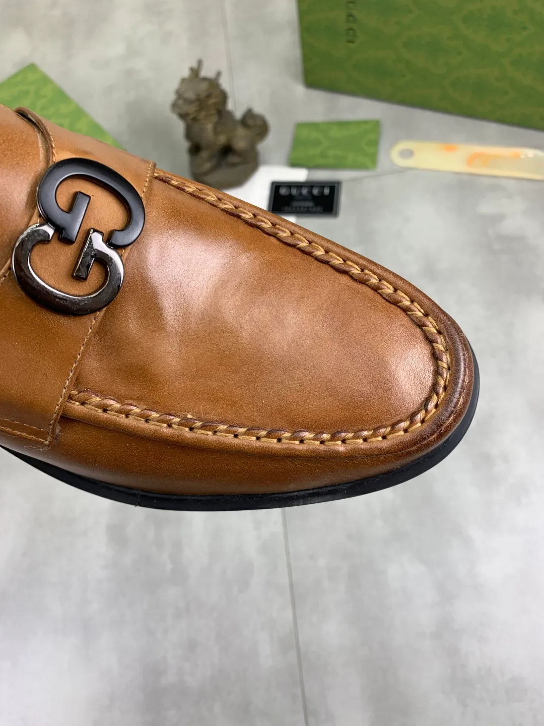 Men's shoes💰P500💰【New model, soft and comfortable Gucci classic business leather shoes hot selection (Gucci) official website latest Gucci business leather shoes, hot style 💥 simple and elegant style, exclusive for trendy men. Unique official website latest brand original double G embossed elements 👑 Gucci original decoration, fashionable and generous, the fabric is original calfskin ✅ Fully imported first-layer pigskin lining, the official website specifies wear-resistant, rubber business outsole, the classic model is taken in kind at the counter 🎬38-44 (customized at 45) black Brown optional